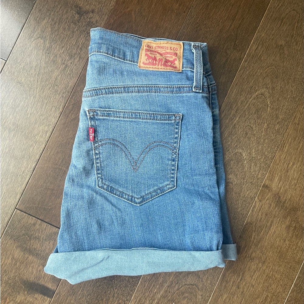 Women’s LEVIS Jean shorts